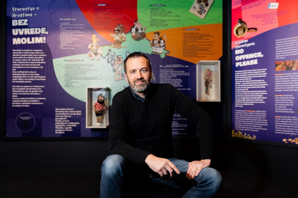 Najpoznatiji hrvatski karikaturist Nik Titanik dolazi u HaHaHouse: “Bez uvrede, molim” – izložba koja nas sve stavlja pod povećalo