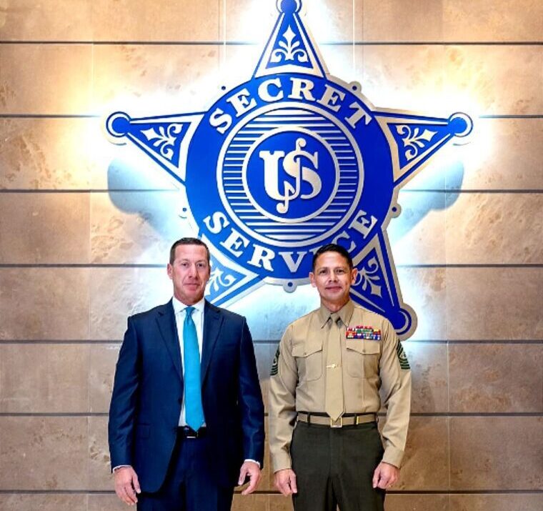 A Leader Forged in Service! Tajna služba SAD-a i Korpus marinaca SAD-a jačaju veze za karijere veterana