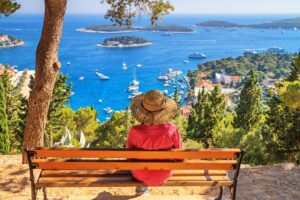 Biraju dulji odmor i kvalitetniji smještaj! 74% građana planira ljetovanje u Hrvatskoj, prosječna potrošnja  raste na 1.404 eura