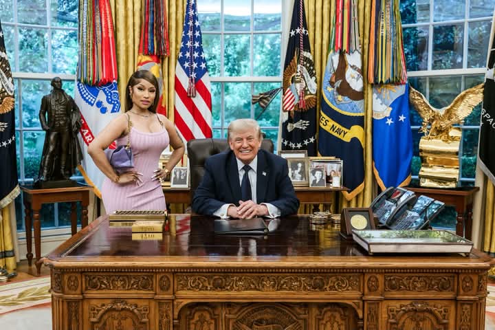 (VIDEO) Nicki Minaj posjećuje predsjednika Trumpa i Bijelu kuću kako bi podržala lansiranje ‘Trump računa’: „Whoa!!! WhiteHouseBarbie sa svojim omiljenim predsjednikom svih vremena!!!”