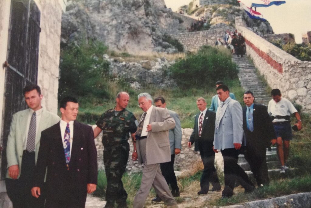 Uvijek i sve za Hrvatsku! Čestitam Generalu Rojsu na ovoj veličanstvenoj obljetnici VRO Oluja, naš dragi ratniče i glavni operativče, Neka te Bog blagoslovi dobrim zdravljem
