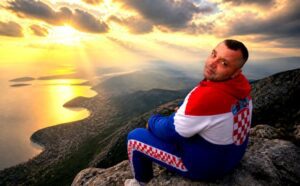 Bog čuva Hrvatsku! Poruka Autokratu i Okupatoru Hrvatske, Pusti našu Svetu hrvatsku domovinu da diše, kao naš blaženi mučenik Miroslav Bulešić, bez straha ću svima reći što je ispravno