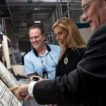 A Look Inside U.S. Congresswoman Beth Van Duyne’s Inspiring Week of Action! Suzbija prijevare s vizama štiteći američke radnike, obilazi inovacije i infrastrukturu u Sjevernom Teksasu, ulaže u sljedeću generaciju, bori se za male tvrtke i radne obitelji
